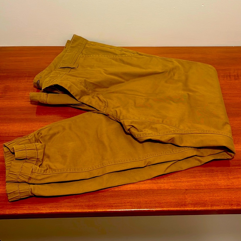 Old Navy Khaki Joggers Size 32
